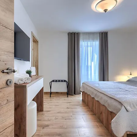 Tone I Maria By Interhome *