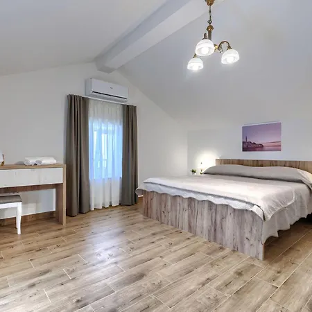 Tone I Maria By Interhome