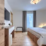 Tone I Maria By Interhome *