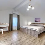 Tone I Maria By Interhome