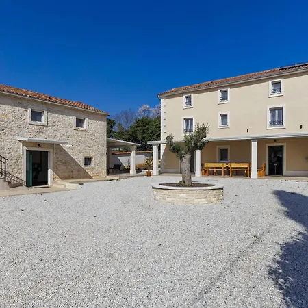 Tone I Maria By Interhome *