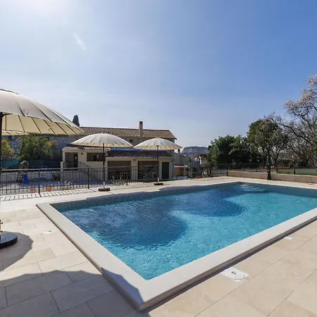 Tone I Maria By Interhome