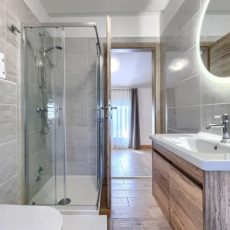 Tone I Maria By Interhome *