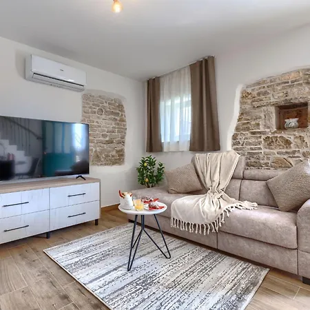 Tone I Maria By Interhome *