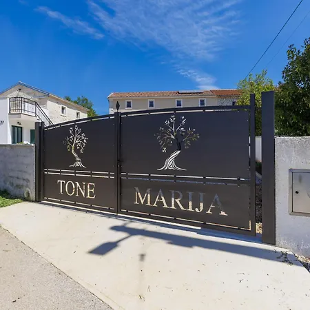 Tone I Maria By Interhome *