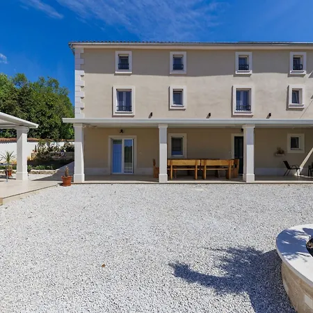 Tone I Maria By Interhome *